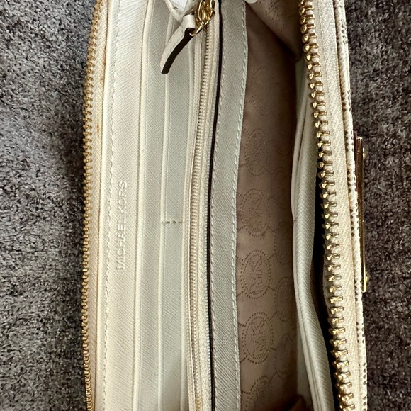 MICHAEL KORS LG CHAIN SHOULDER TOTE VANILLA with wallet - Picture 7 of 10